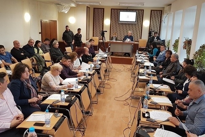 Съветници заседават в средновековна крепост
