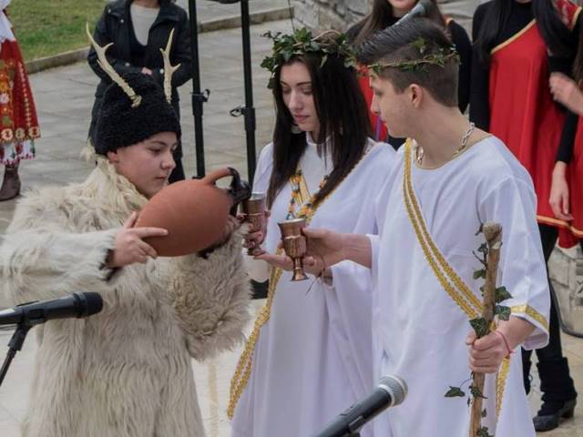 Греяно вино и римски гозби на Дионисиеви празници в Мездра
