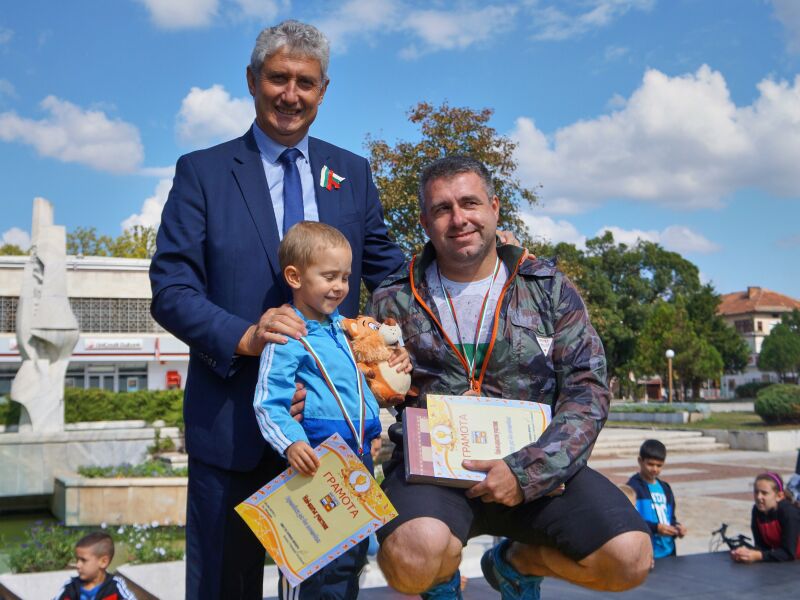 С велокрос и народни танци Мездра чества независимостта