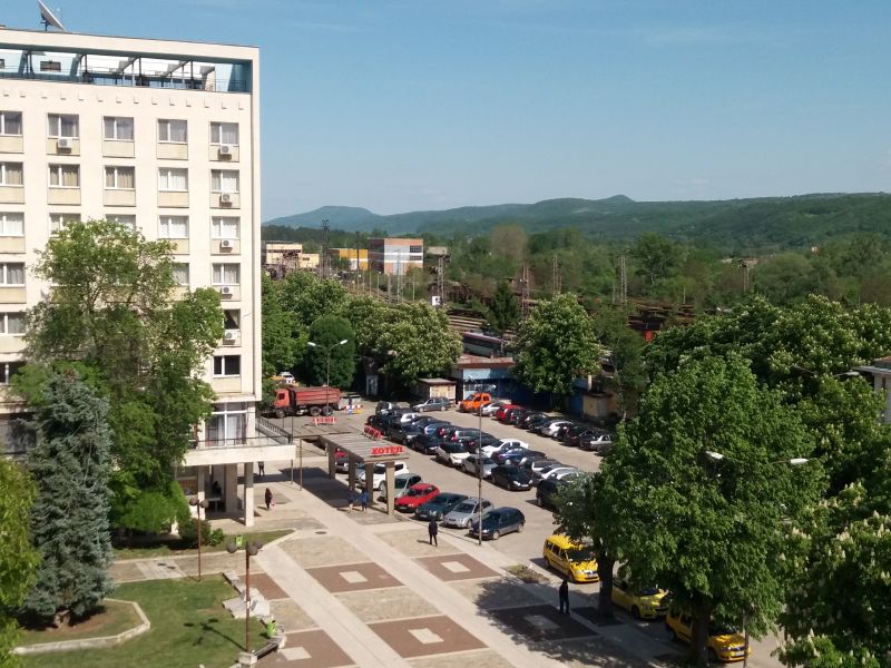 Затварят паркинга на центъра на Мездра