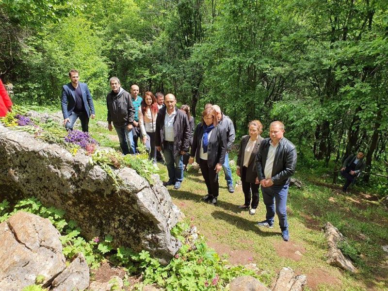 Корнелия Нинова се преклони пред Ботев на Околчица