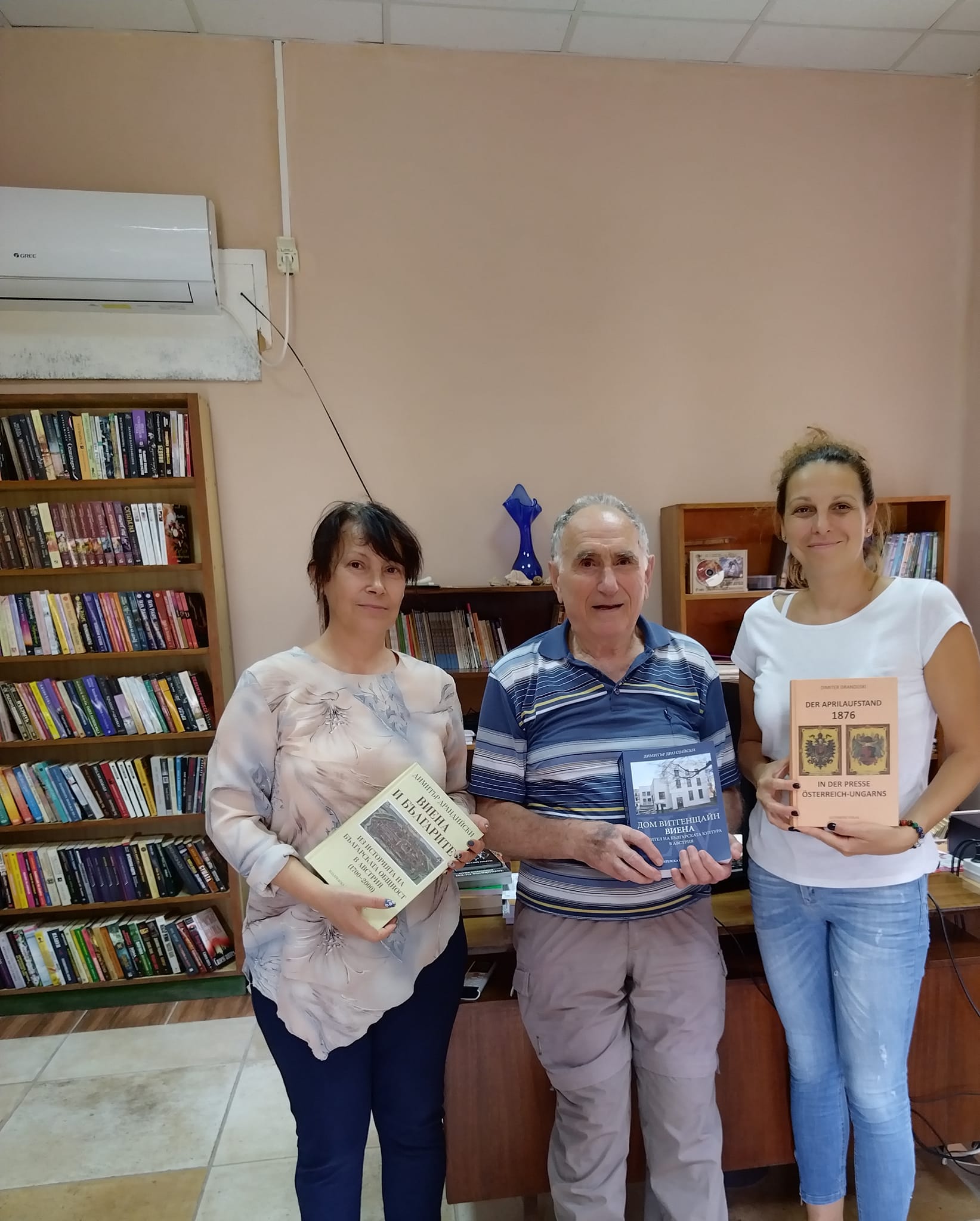 Ценни книги за българо-австрийските отношения получи читалище