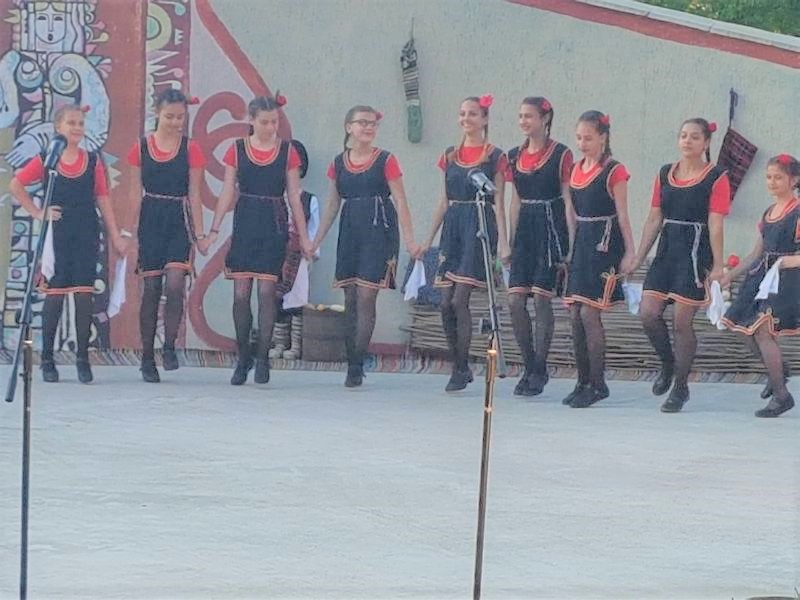 17 танцови състава на
