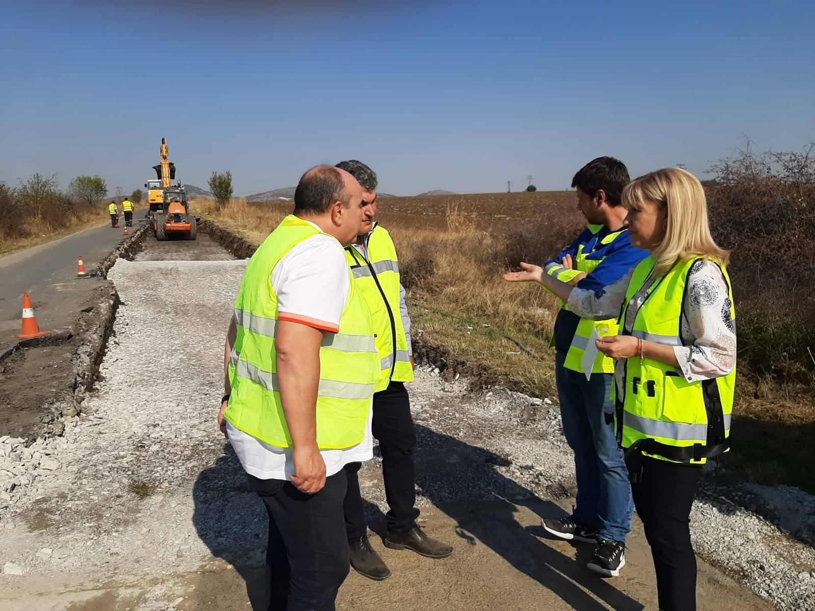 Министър Аврамова инспектира ремонта на пътя Мездра-Роман