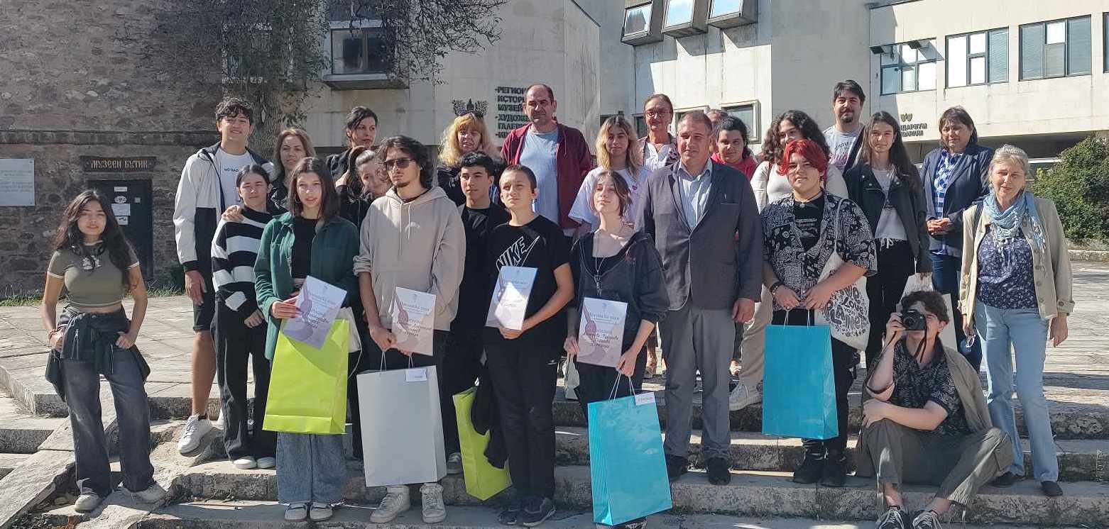 Наградиха ученици пресъздали в картини красотите на Враца