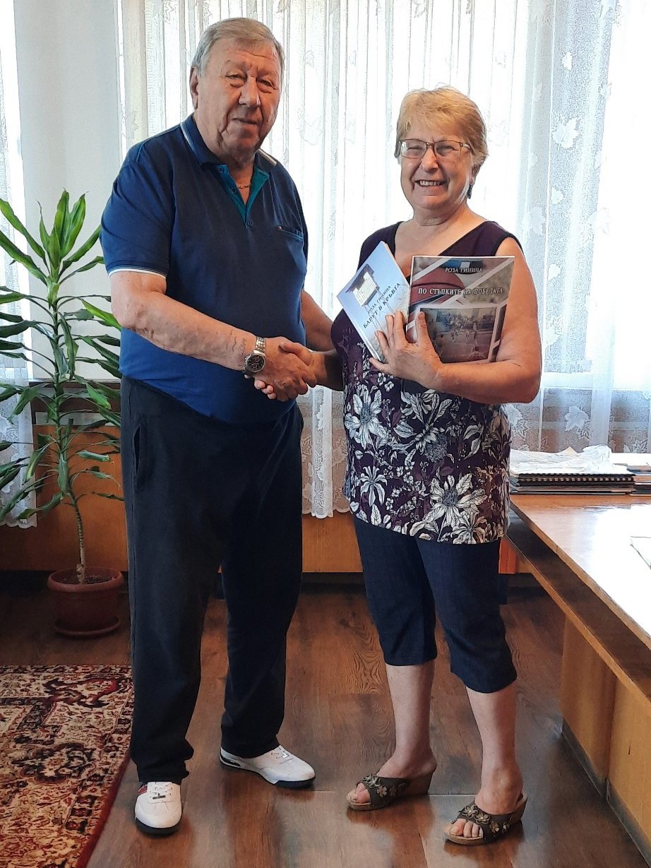 Роза Гинина издаде още две книги за Вълчедръм