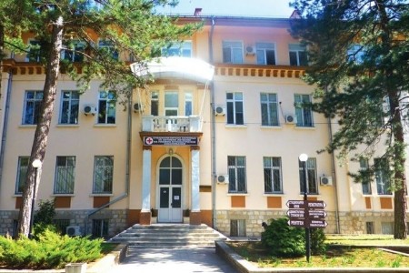 Вдигнаха заплатите на врачански медици