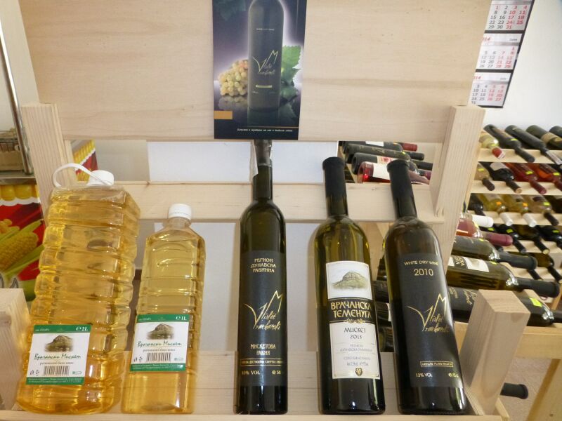 Бутиковите вина на изба "Боровица" в магазин за истинско вино