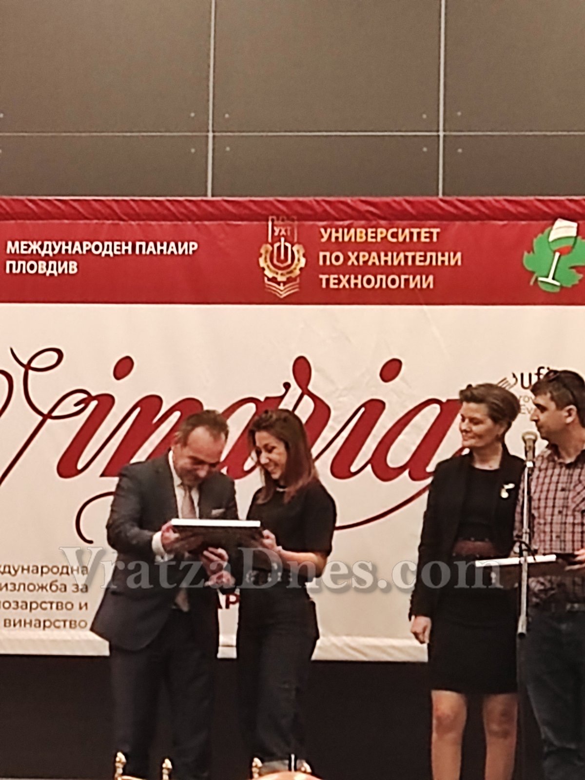 Врачанска теменуга с медал от Винария