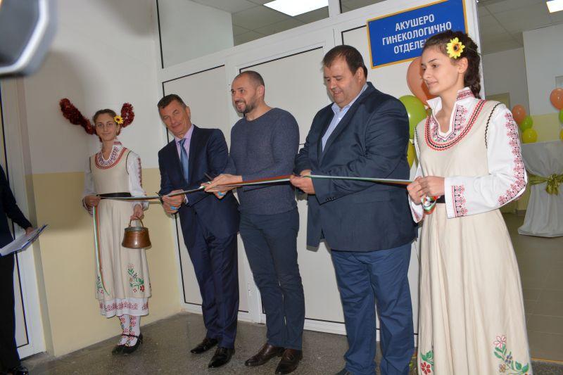 Малчугани са официални гости на ритуално къпане в Бяла Слатина