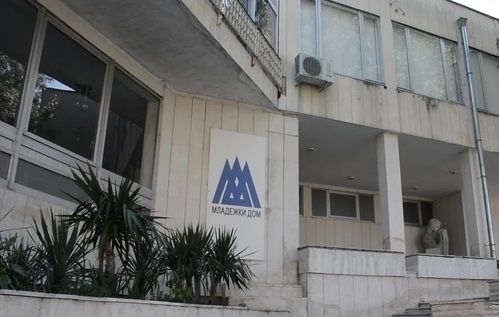 Наградиха поети творили за любовта