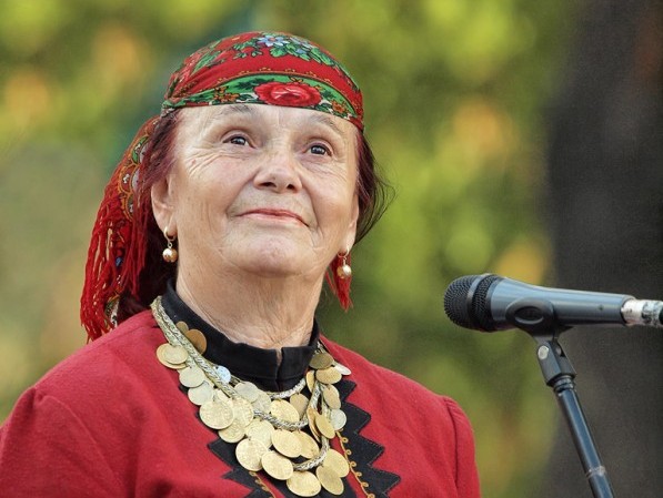 Валя Балканска пее за празника на Кнежа