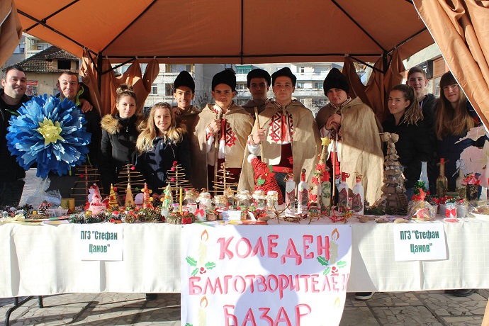 Откриха благотворителен коледен базар
