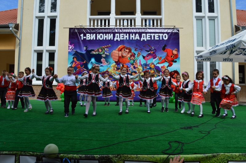 Забавно детско шоу имаше във Вършец
