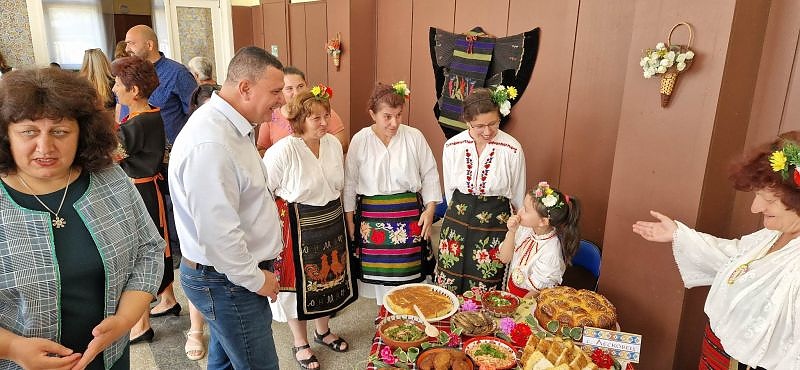 Канят на празник на народната носия и кулинарна изложба