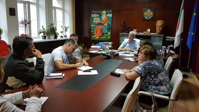 Язовирът в Долна Кремена прелива