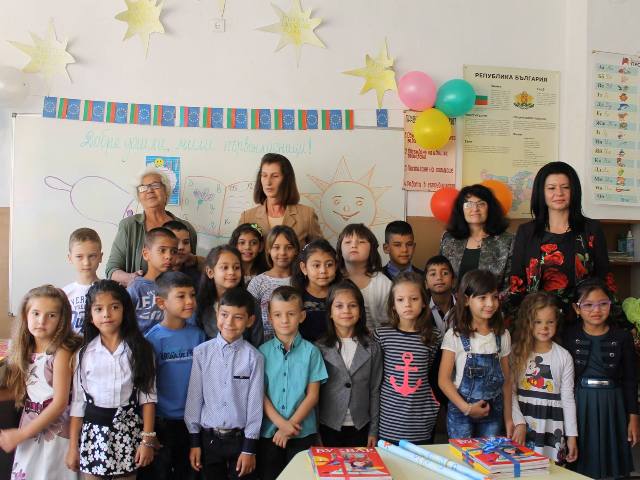 Маринела Николова влезе в клас с първолаци