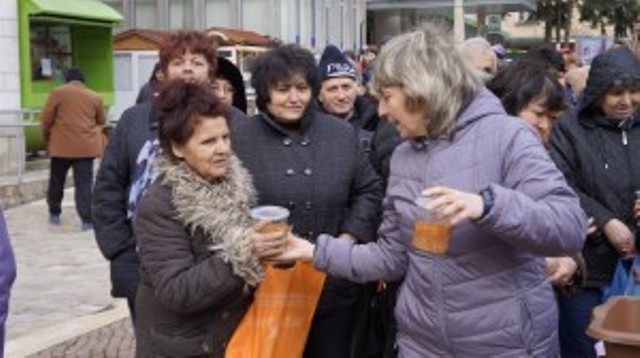 С празничен водосвет отбелязаха Никулден в Мездра
