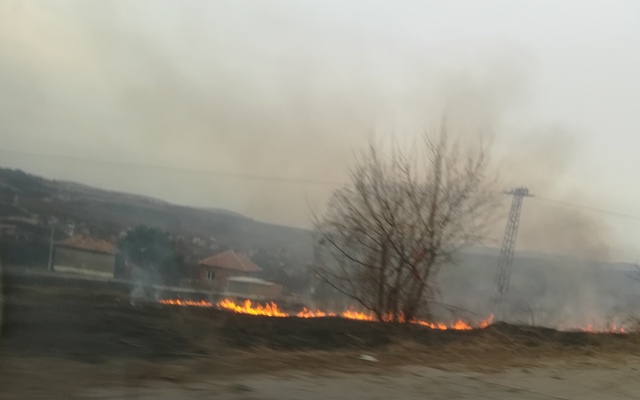Ураганен вятър остави без ток няколко села