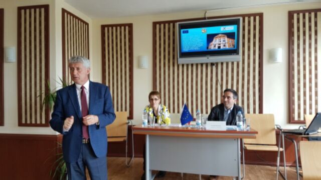 Ремонтират учебни заведения в Мездра