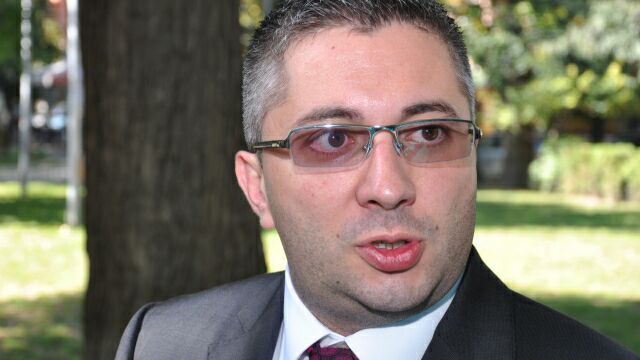 Министър даде рамо на Мизия