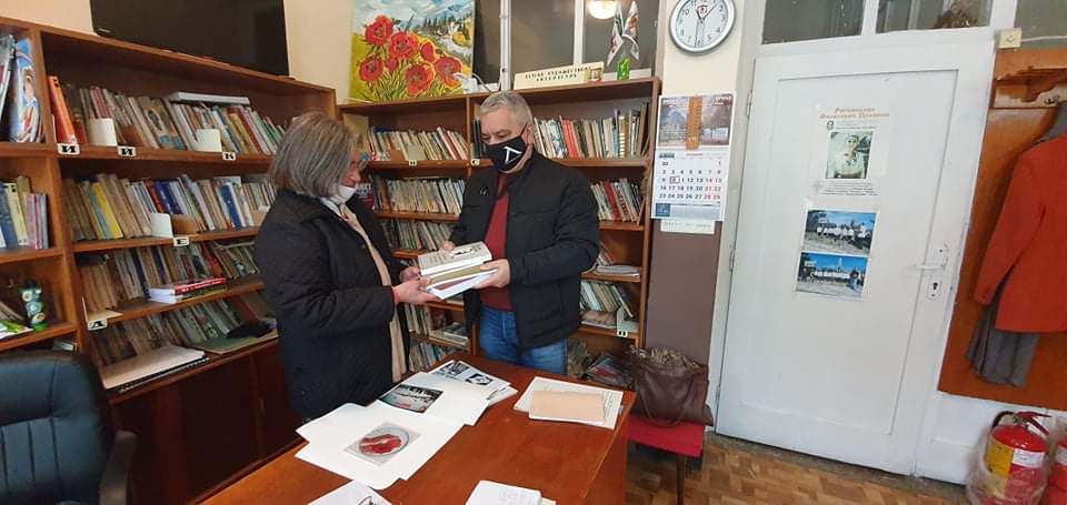 Читалищата в Долна Кремена и Пудрия с нови книги