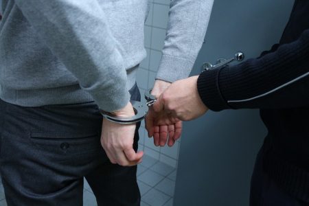 20-годишен преби и обра дядо в Мездра